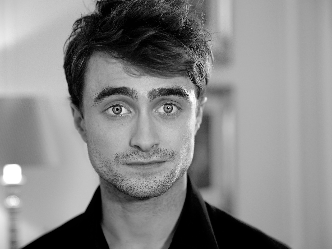 Актер Дэниел Рэдклифф черно-белое фото