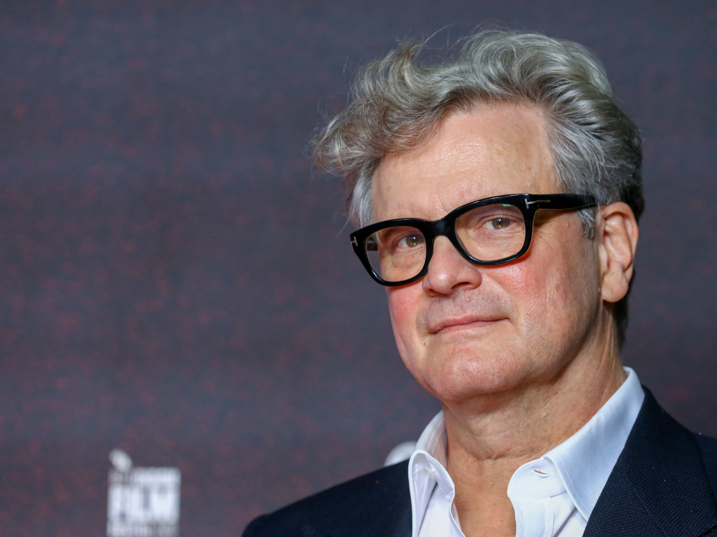 Британский актер Колин Ферт в очках