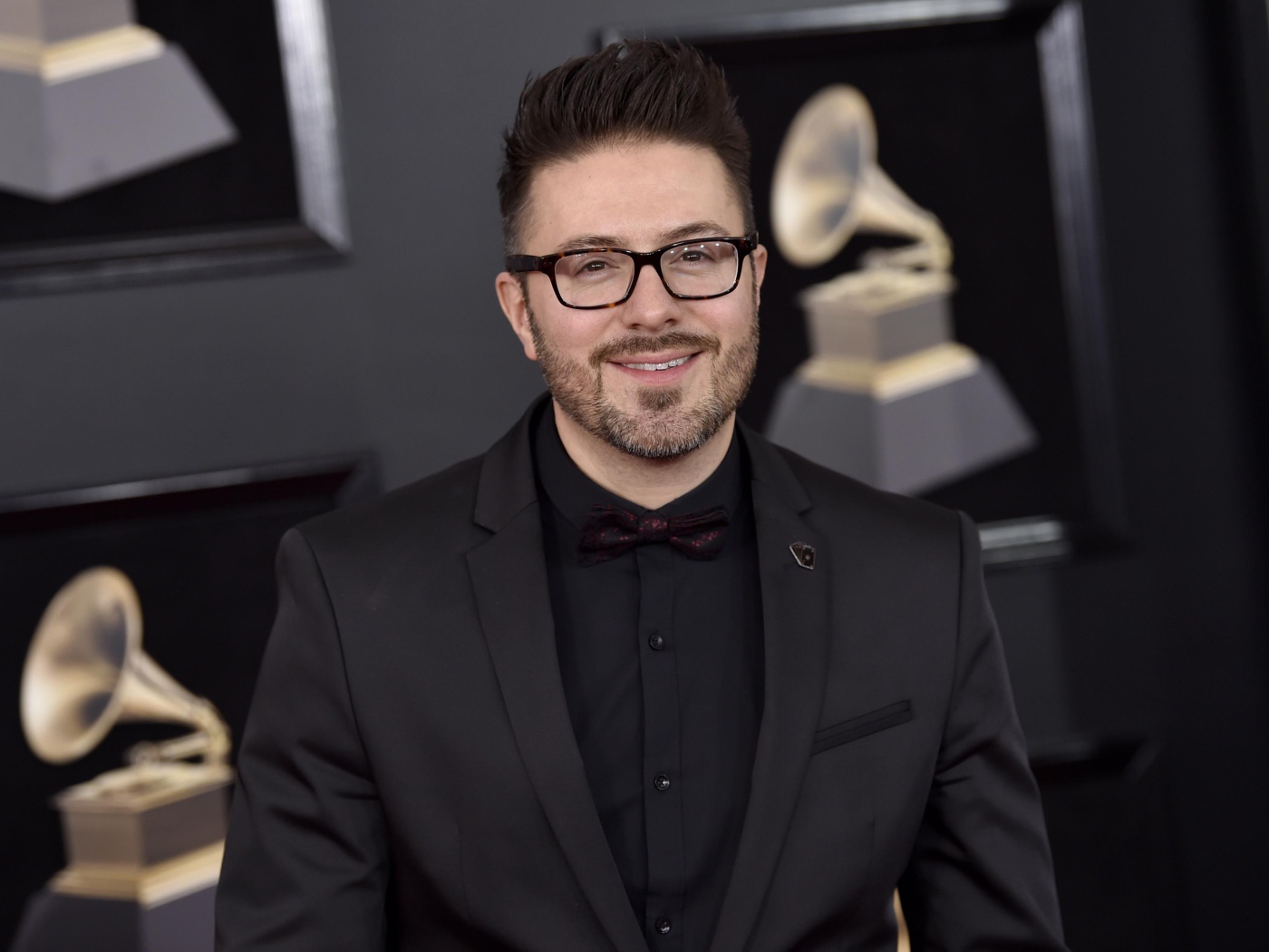 Американский певец Дэнни Гокей в костюме