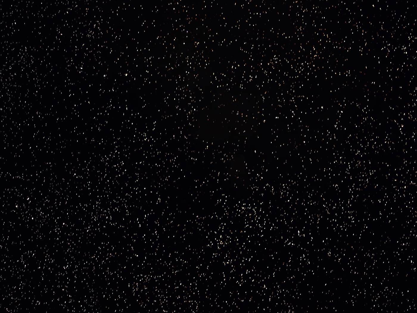 Яркие звезды в черном ночном небе