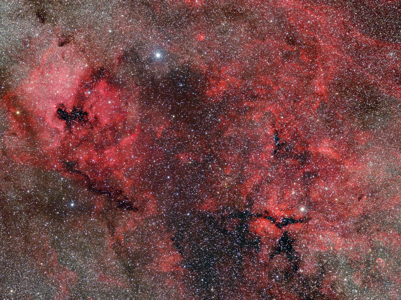 Розовая туманность в космосе