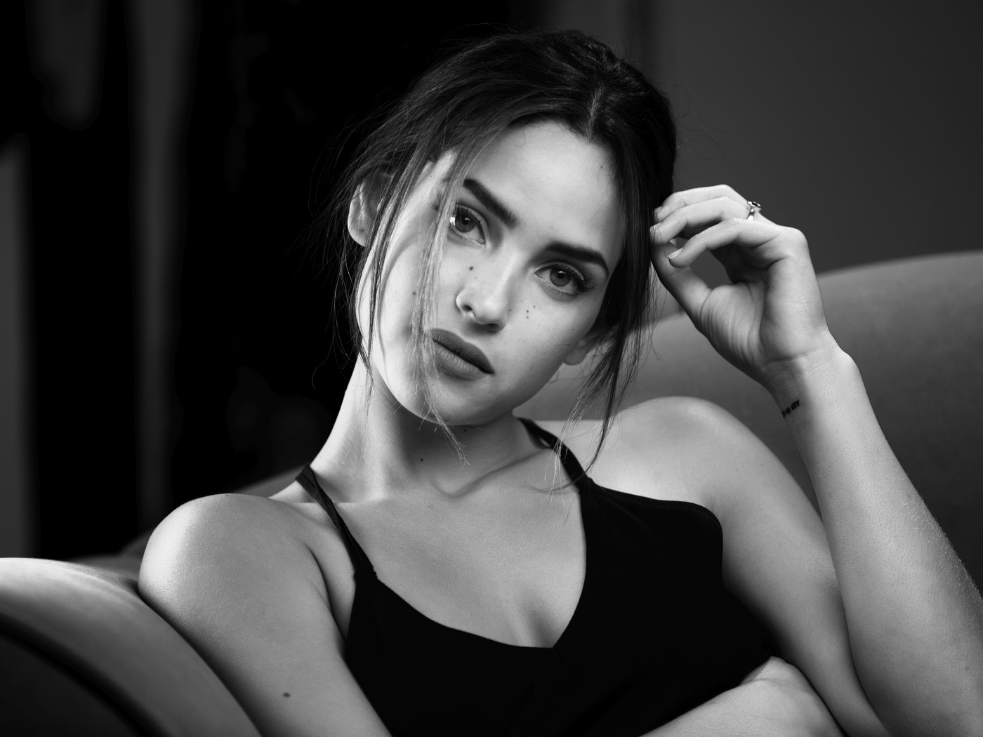 Американская актриса Адриа Архона черно -белое фото