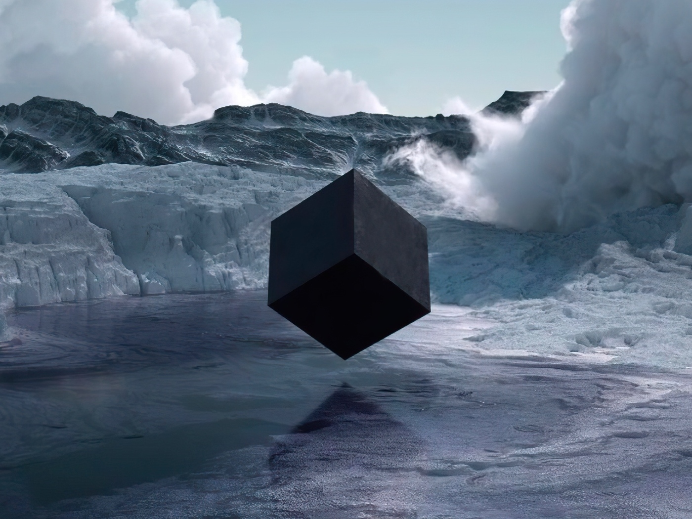 Большой черный куб над водой