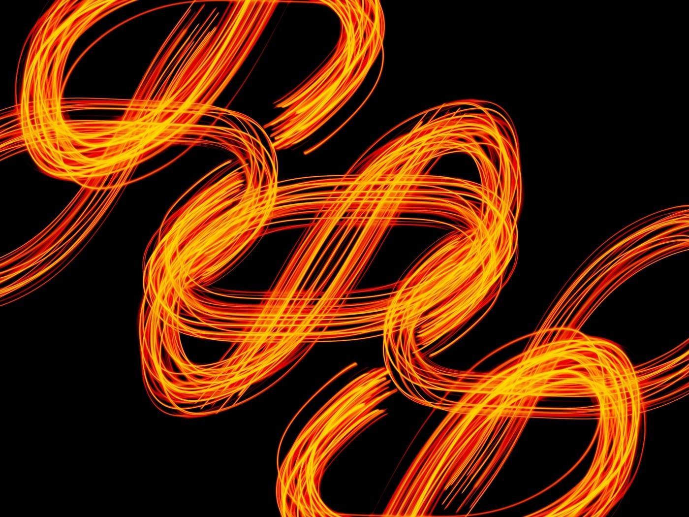 Огненные завитки на черном фоне