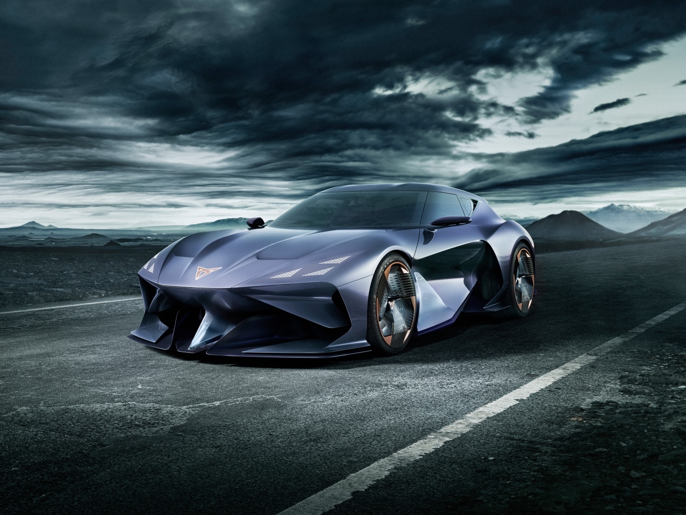 Автомобиль Cupra DarkRebel на фоне грозового неба