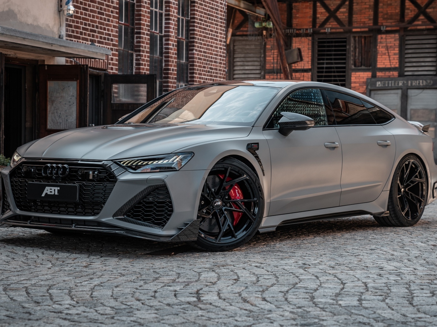 Серый автомобиль ABT RS7 Legacy Edition 2023 года