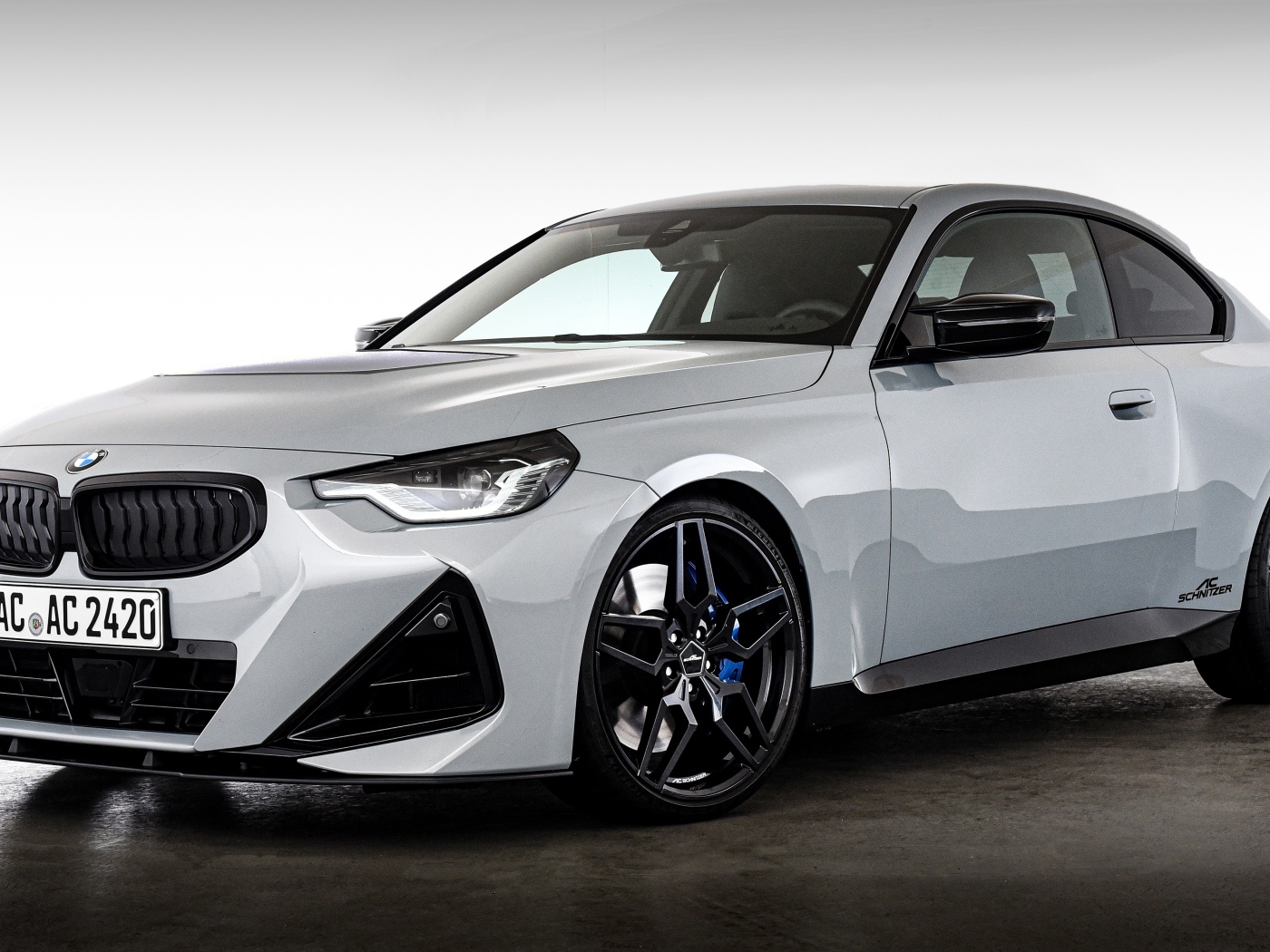 Серебристый автомобиль AC Schnitzer ACS2 4.0i