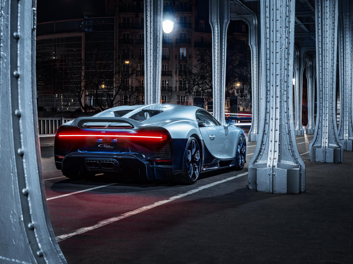 Автомобиль Bugatti Chiron Profilée  вид сзади