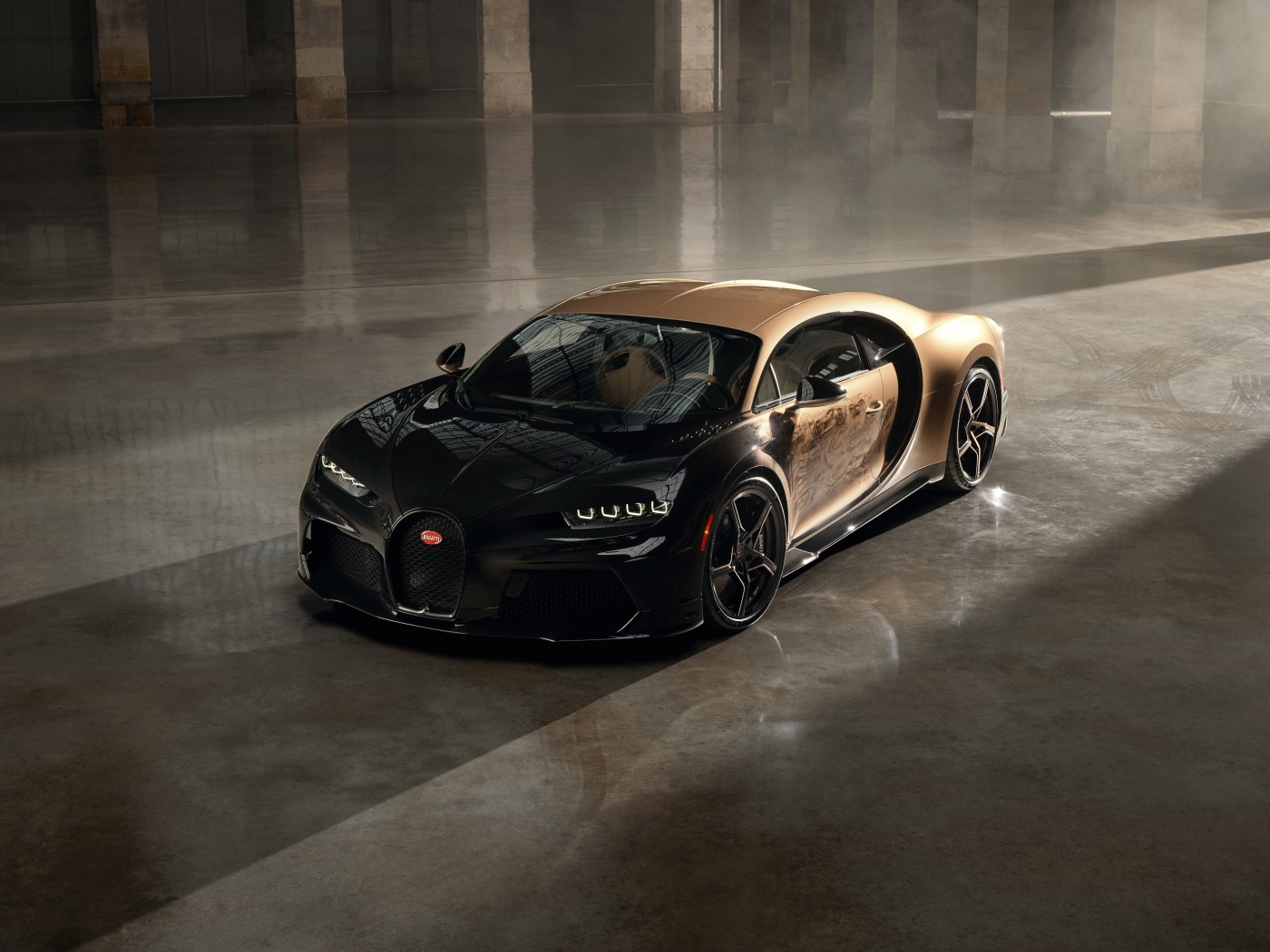 Дорогой быстрый автомобиль Bugatti Chiron