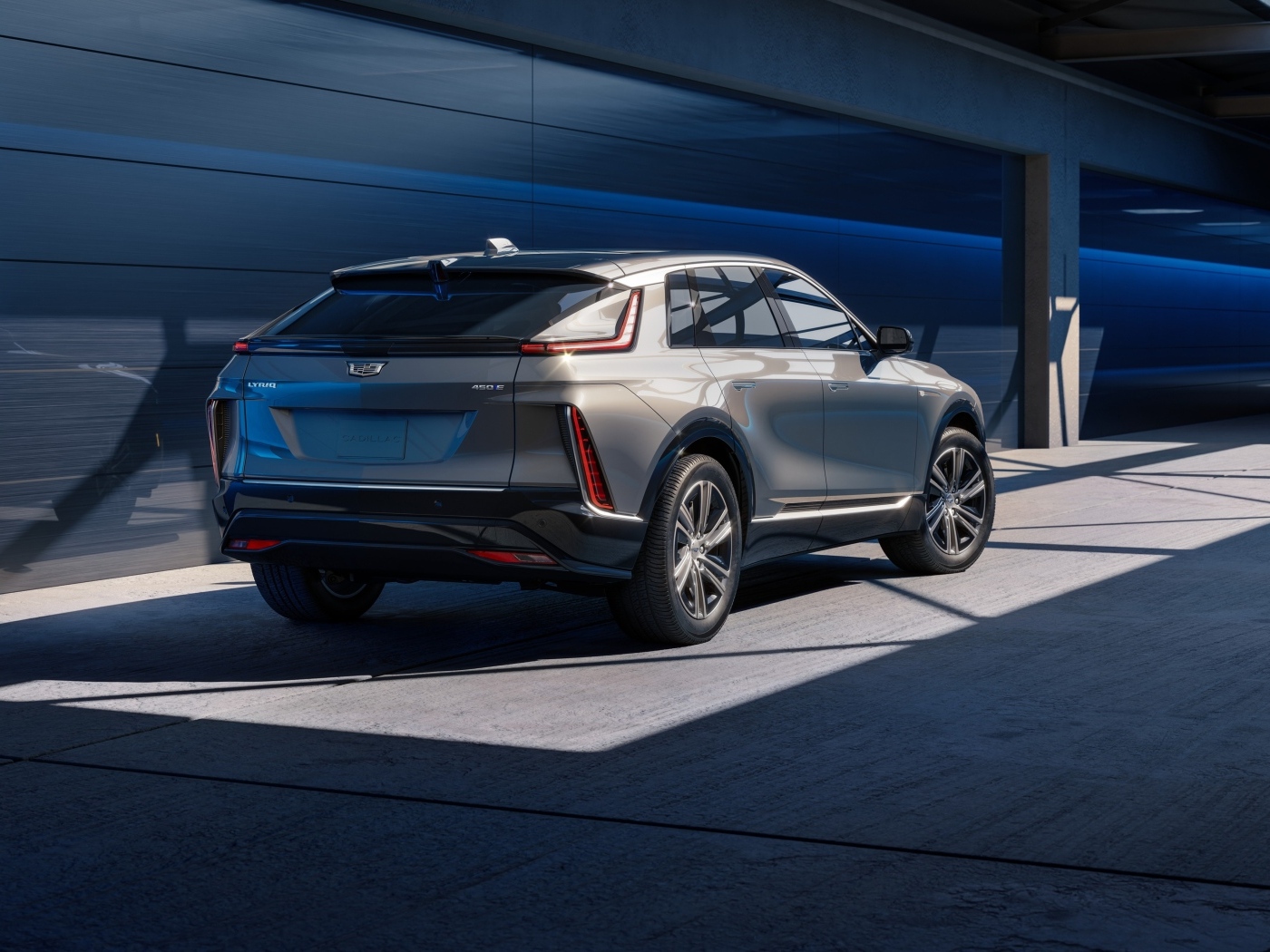 Кроссовер Cadillac Lyriq Tech 2023 года вид сзади