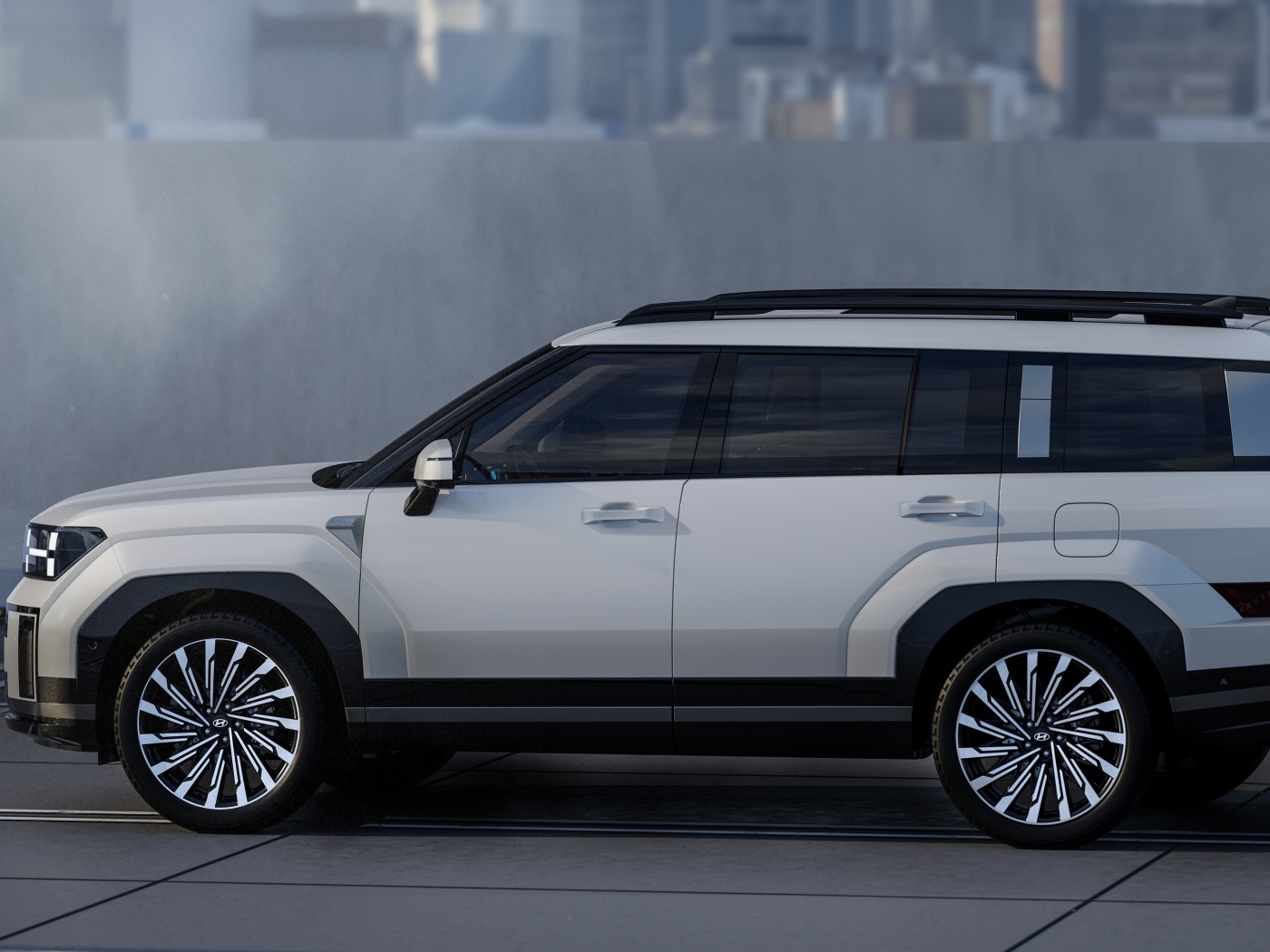 Вид сбоку на Hyundai Santa Fe 2024 года