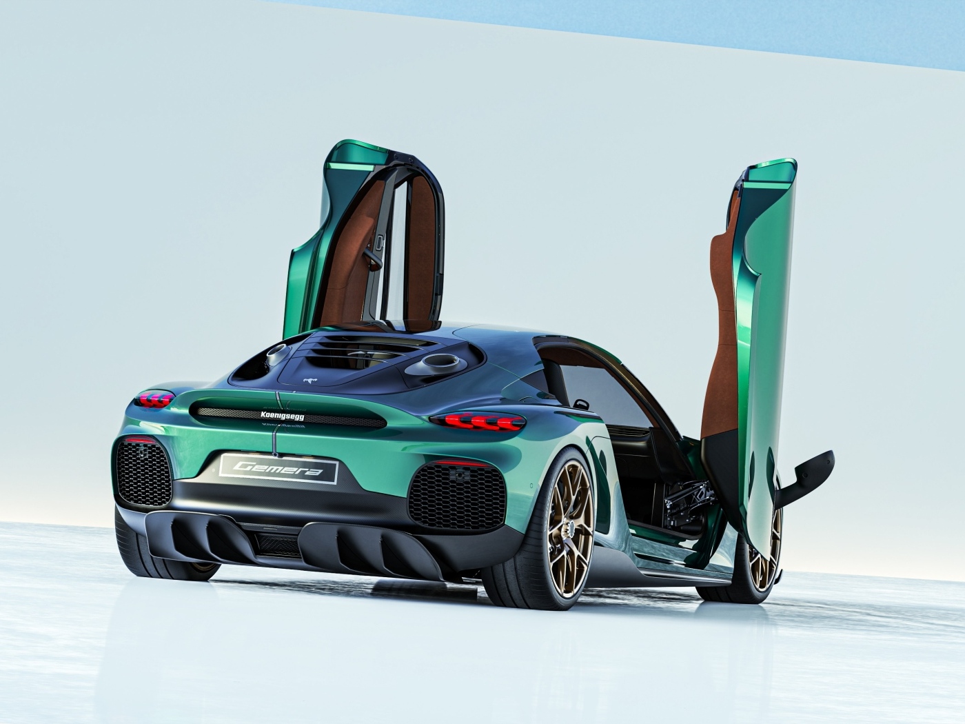 Вид сзади на автомобиль Koenigsegg Gemera 2024 года