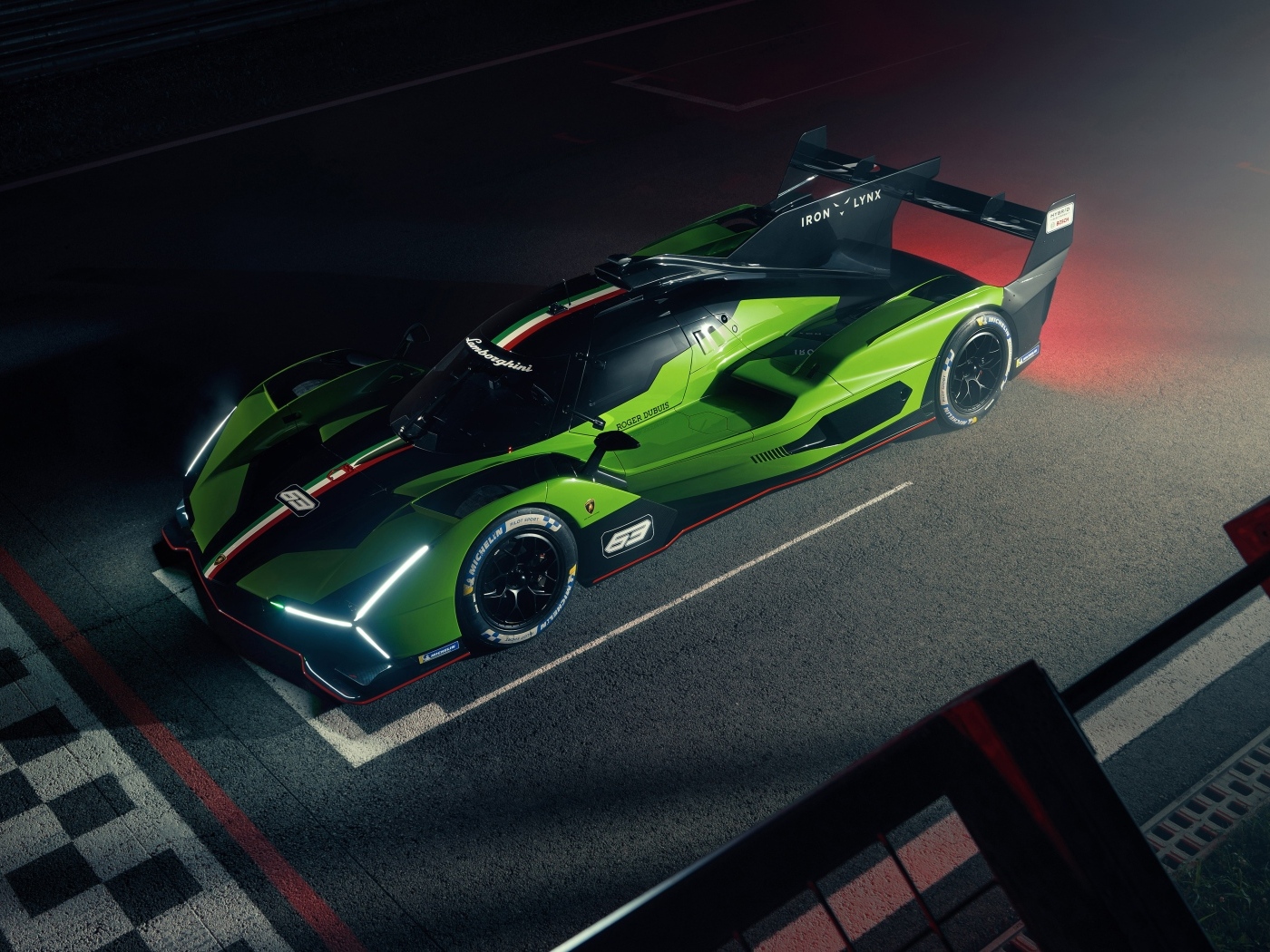 Вид сверху на автомобиль Lamborghini SC63 2023 года