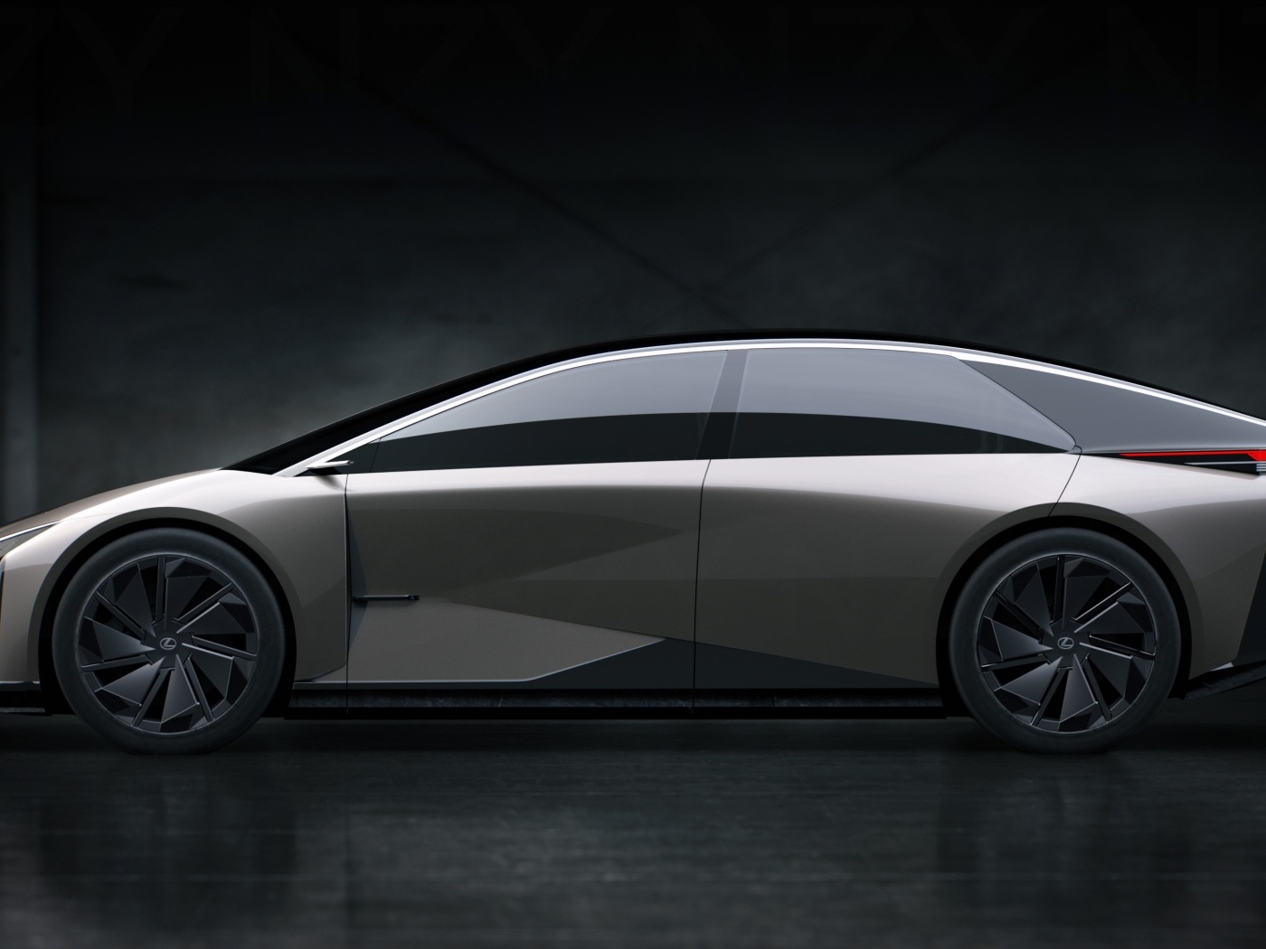 Вид сбоку на автомобиль Lexus LF-ZC