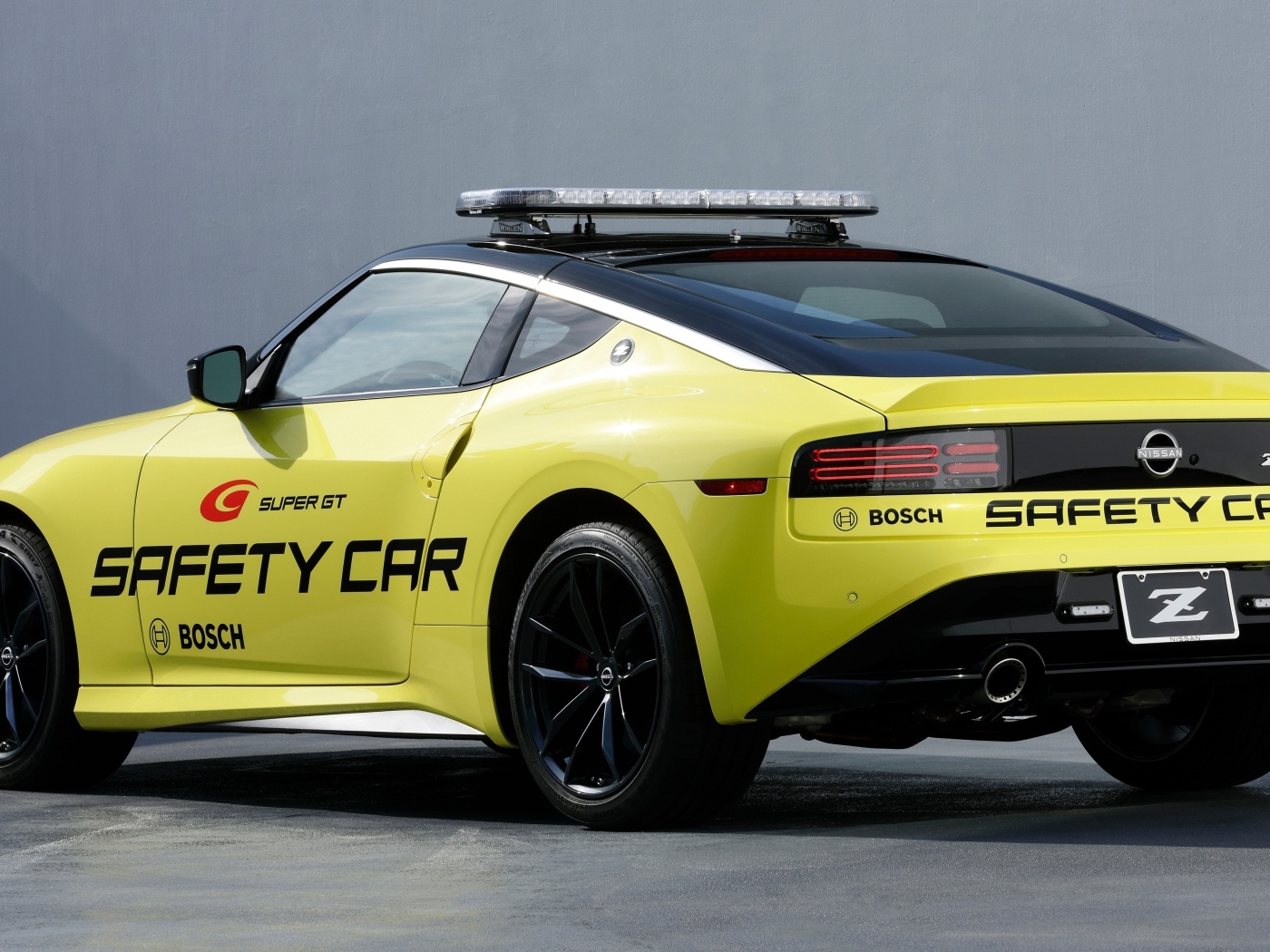 Автомобиль Nissan Z Super GT вид сзади