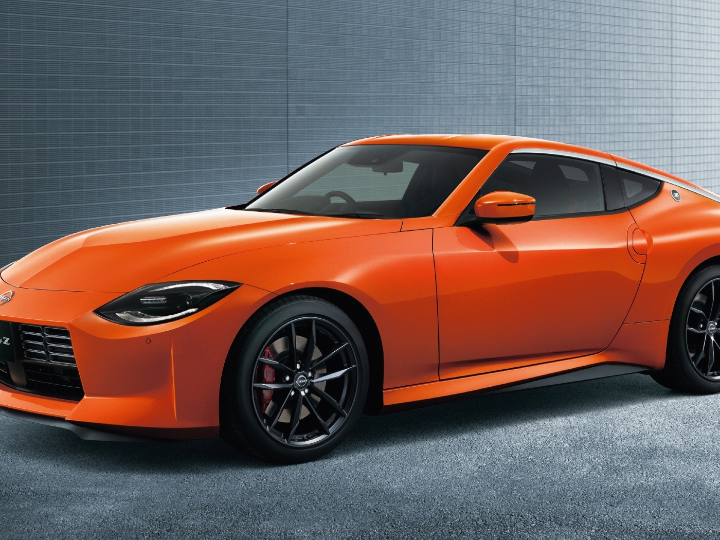 Оранжевый автомобиль Nissan Fairlady Z Version T