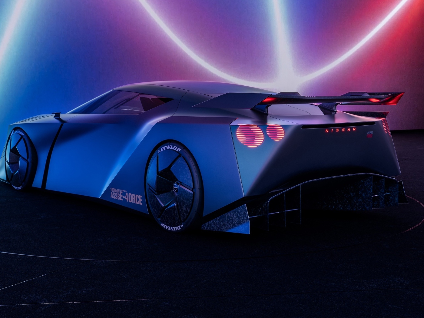 Вид сзади на автомобиль Nissan Hyper Force