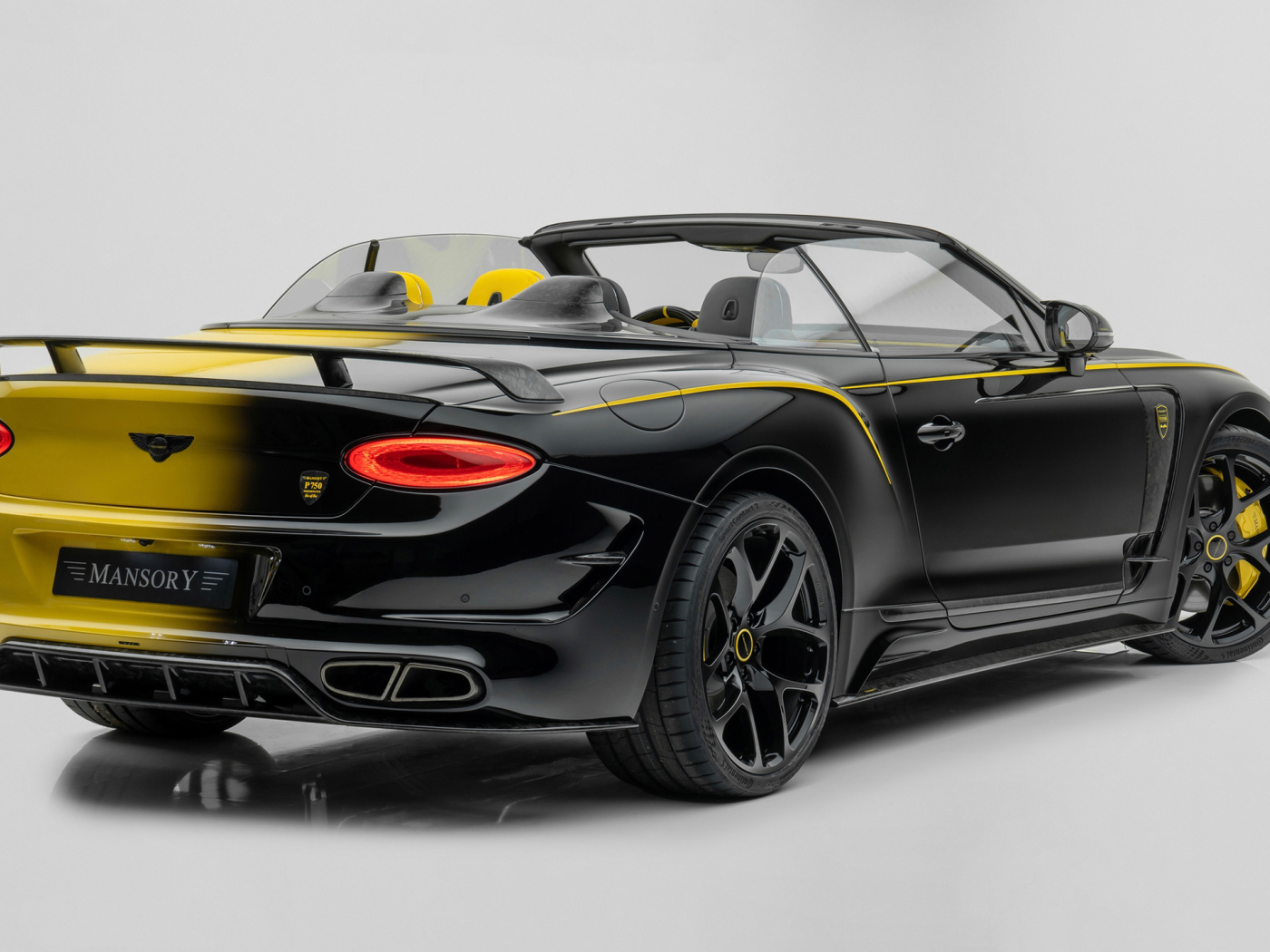 Автомобиль Mansory Vitesse Continental GTC 2022 года вид сзади
