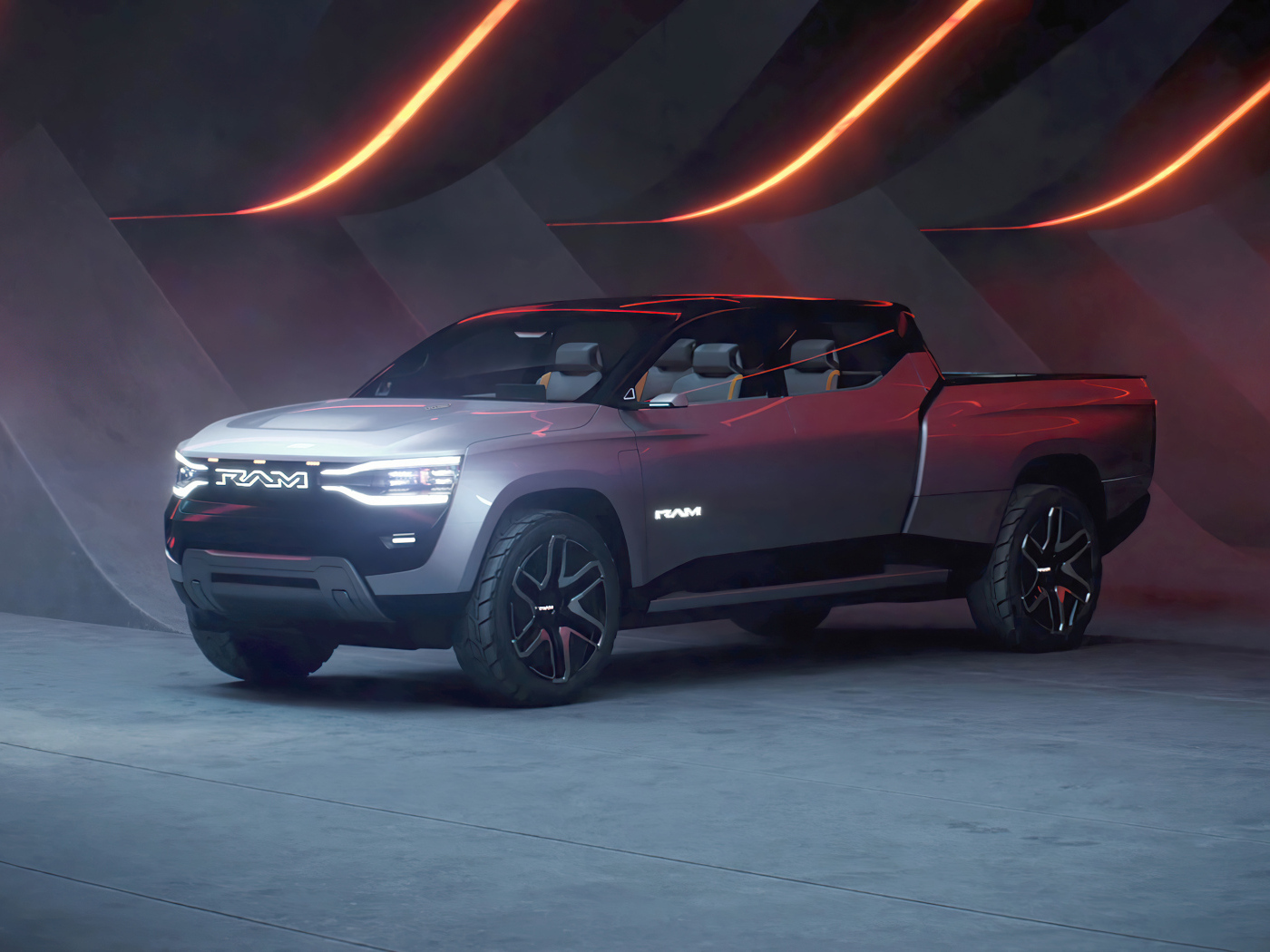 Серебристый пикап Ram 1500 Revolution