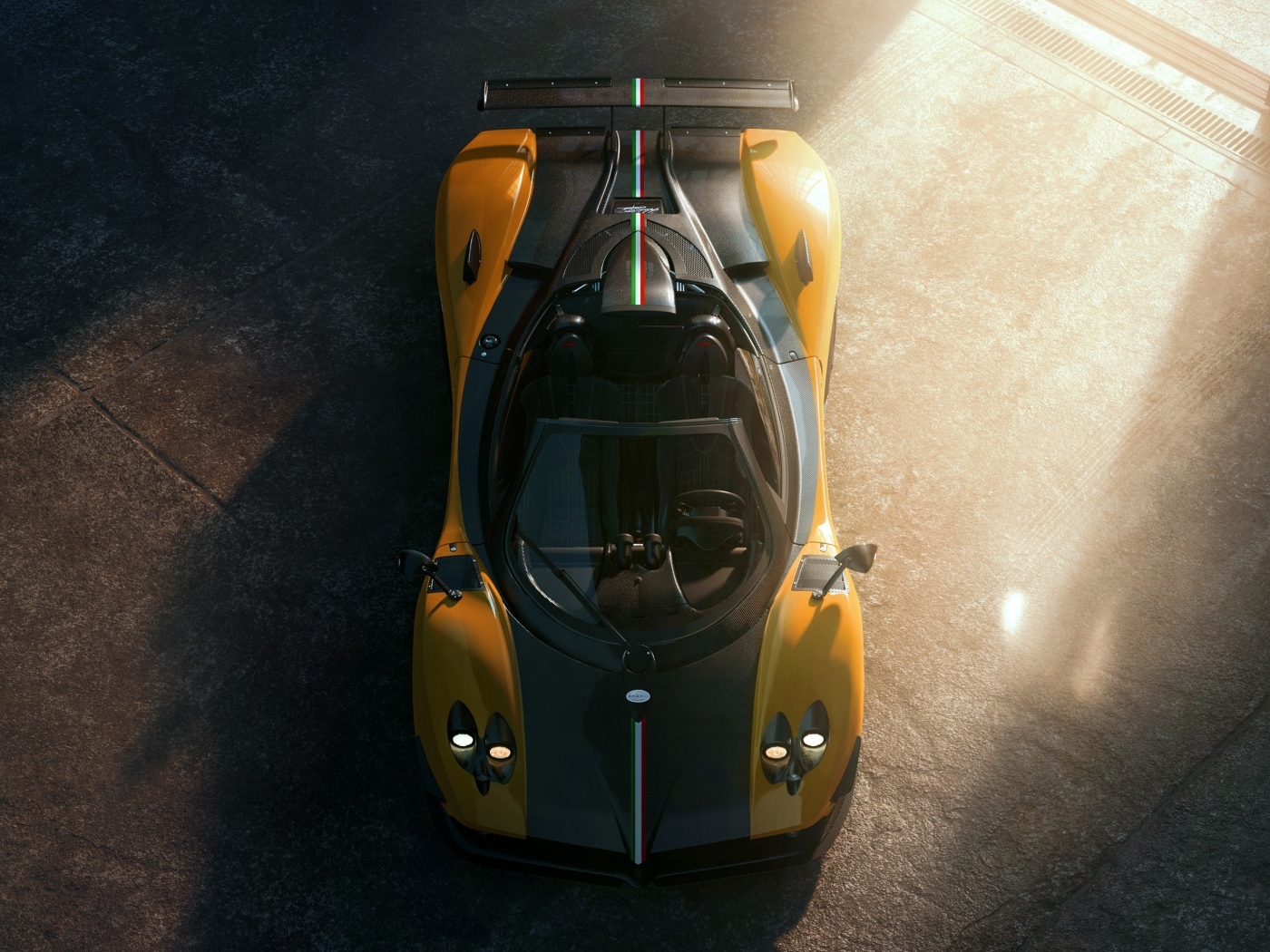 Вид сверху на автомобиль Pagani Zonda Cinque