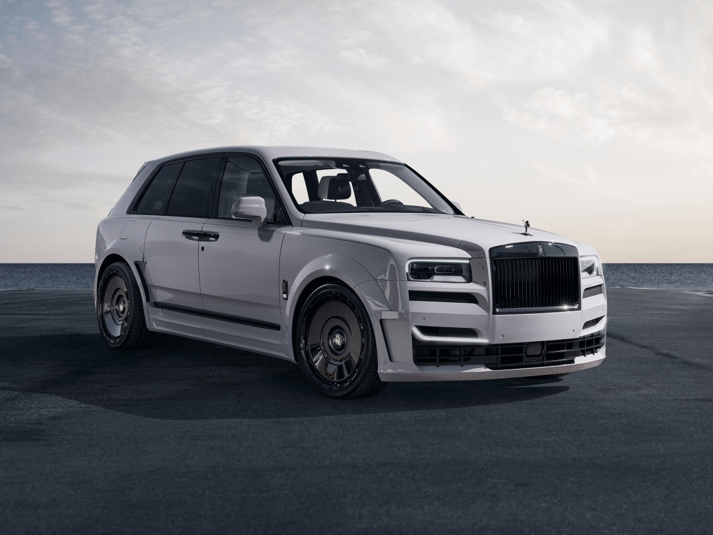 Дорогой автомобиль Rolls-Royce Cullinan Overdose S 2023 года