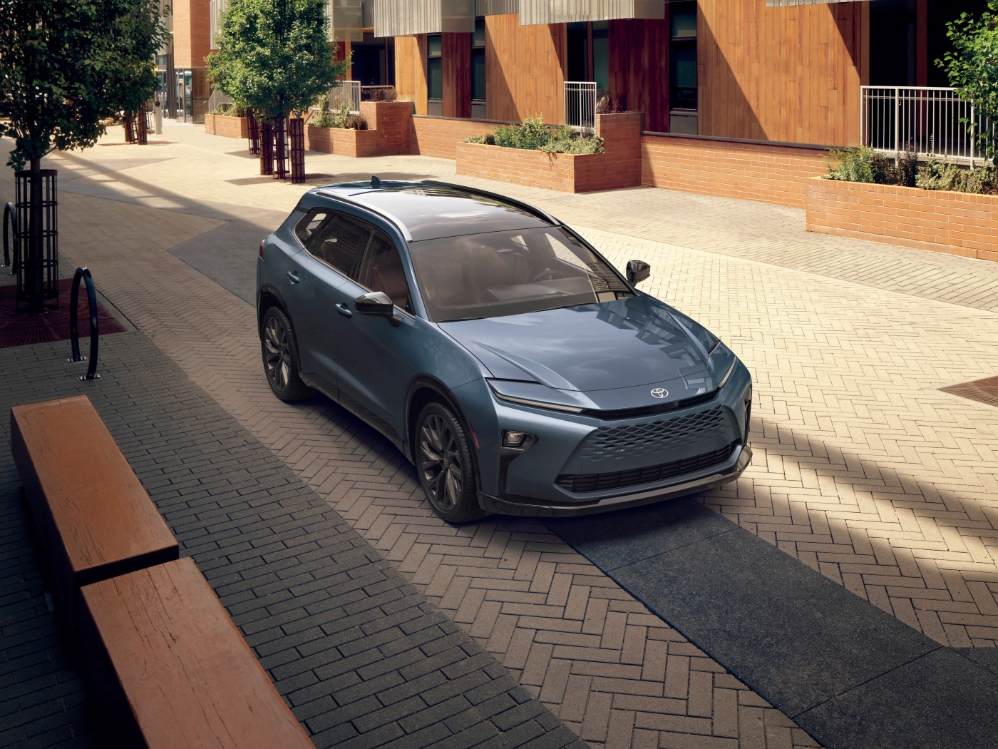 Автомобиль Toyota Crown Signia 2025 года на улице города