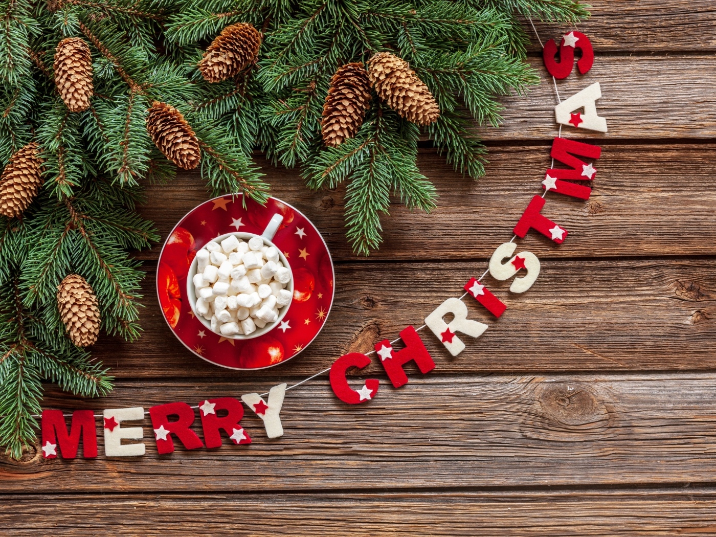 Открытка на Рождество с еловыми ветками