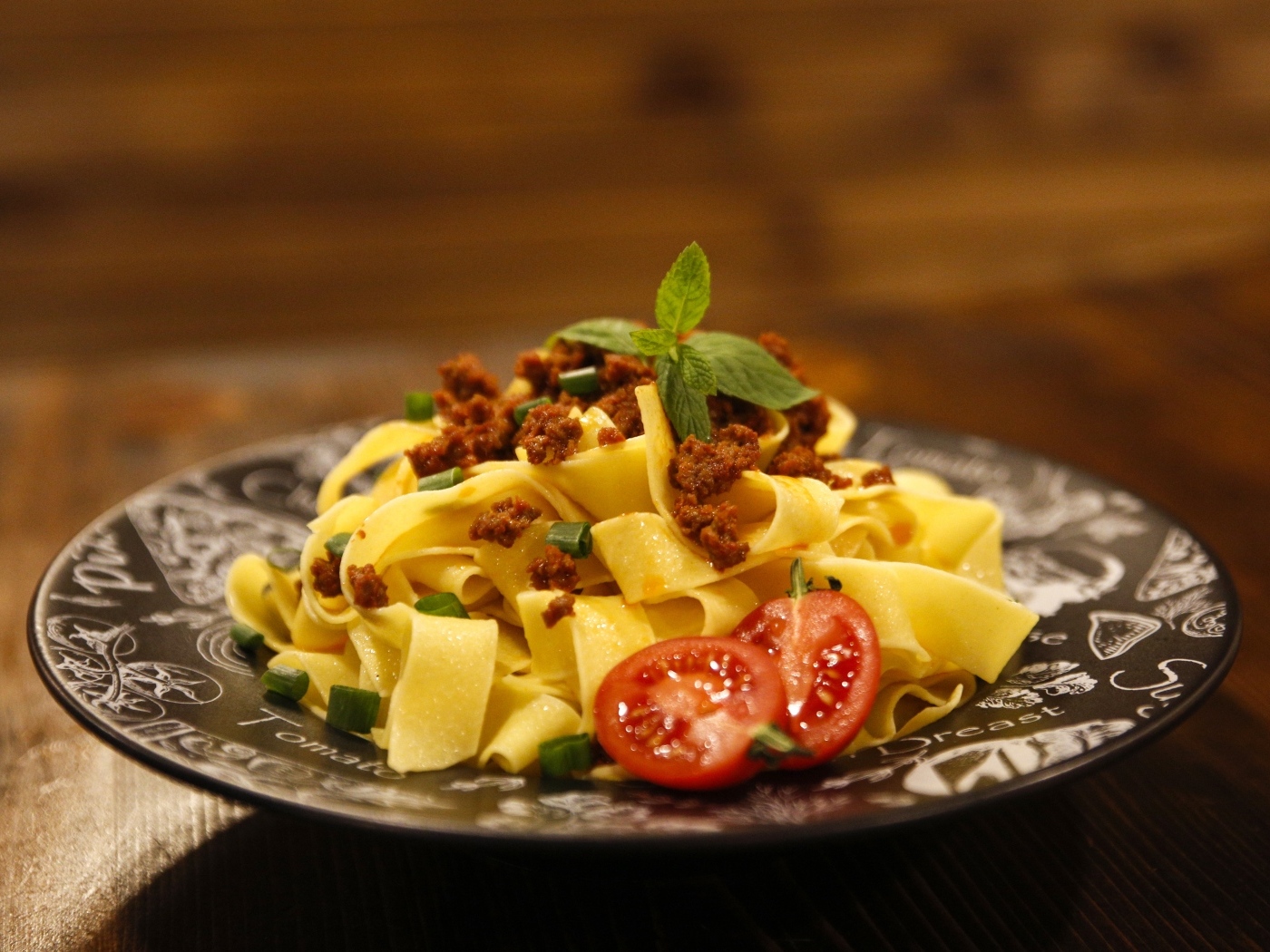 Феттучини с помидорами и фаршем