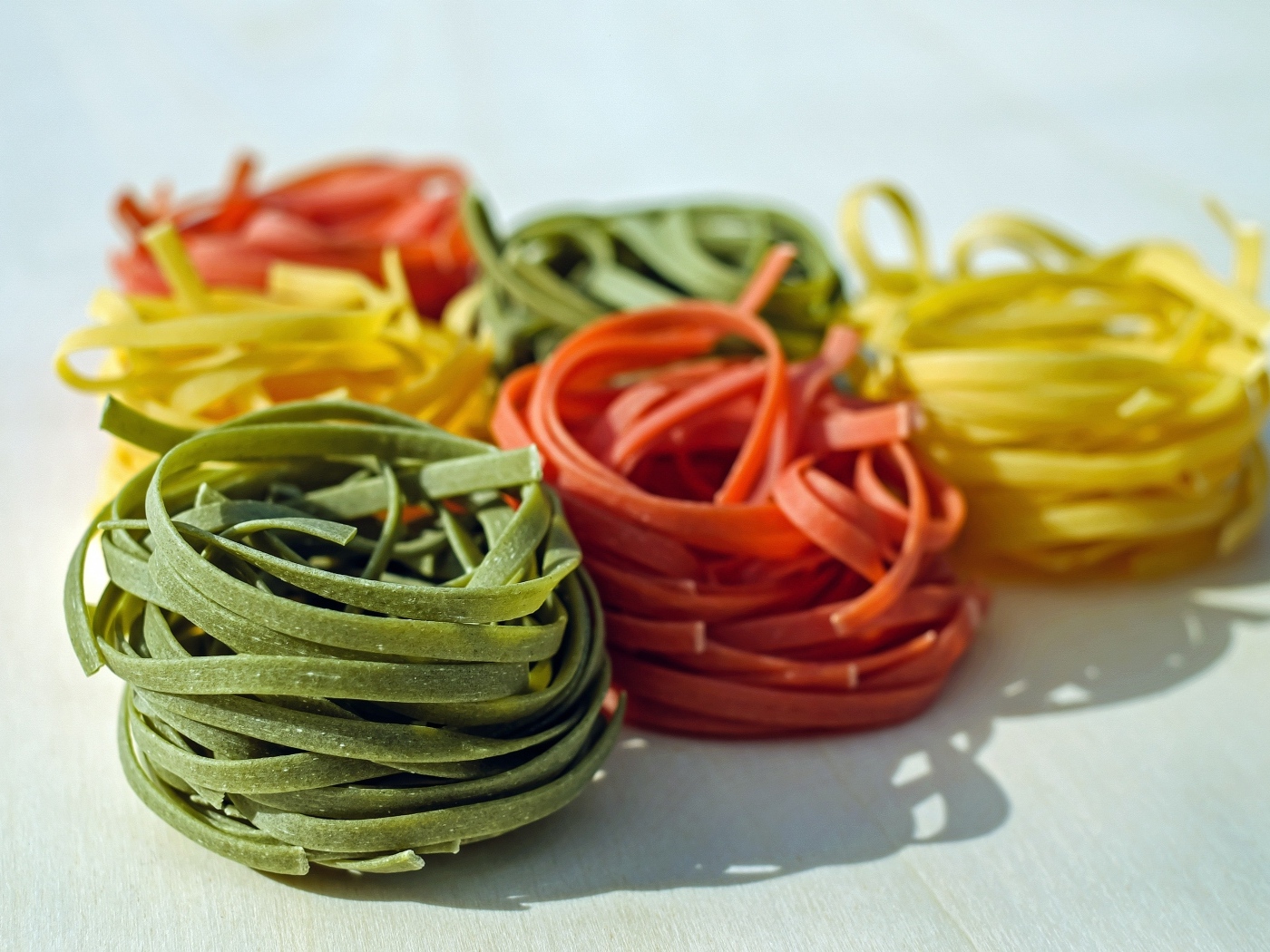 Паста тальятелле разного цвета