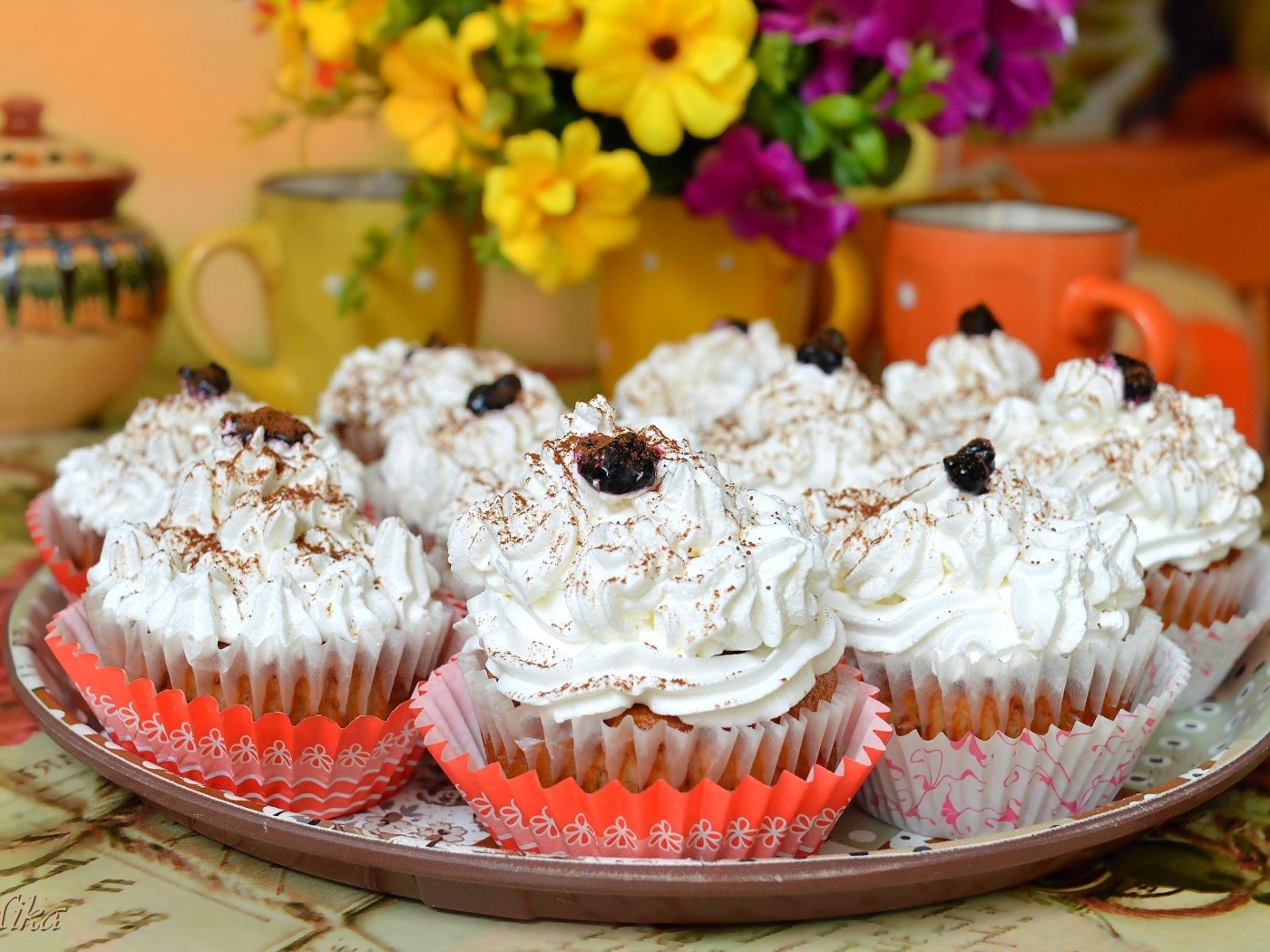 Сладкие маффины с воздушным кремом