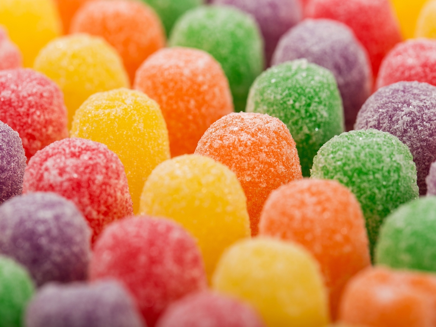 Сладкий разноцветный мармелад в сахаре