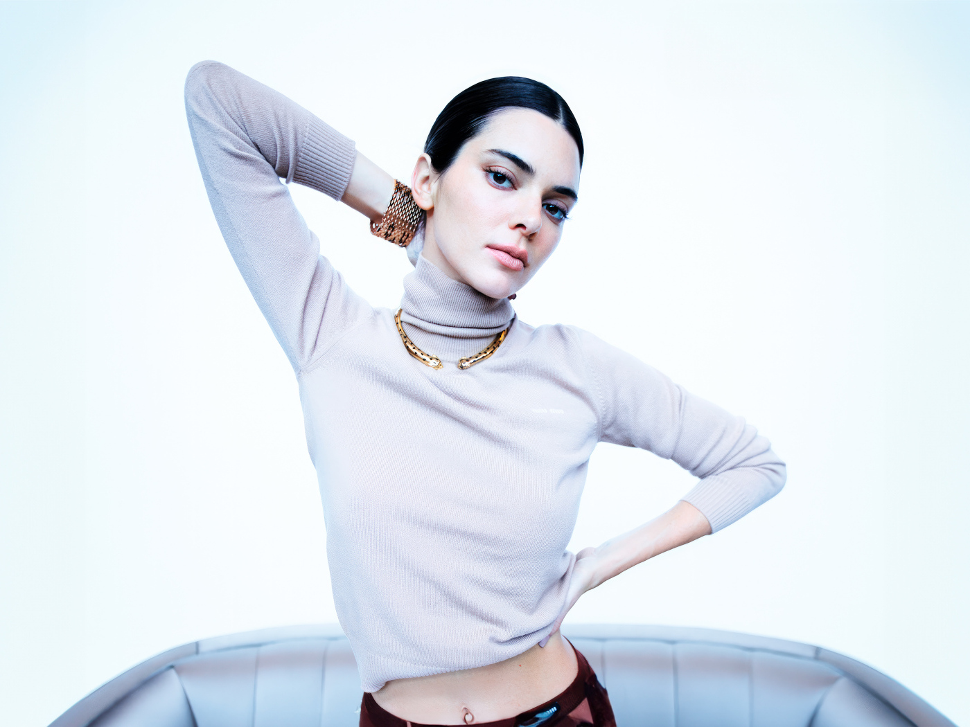 Популярная американская модель Кендалл Дженнер в свитере