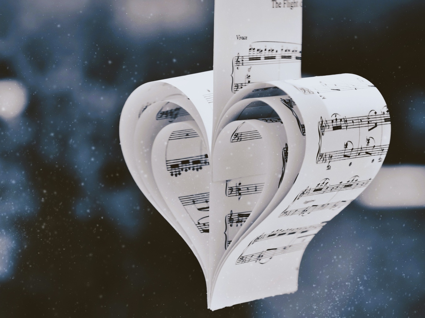 Сердце из нотной тетради