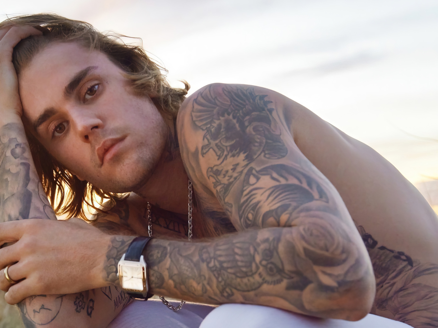 Певец Джастин Бибер с татуировками на теле