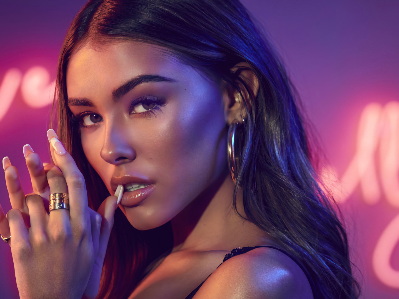 Стильная певица Мэдисон Бир