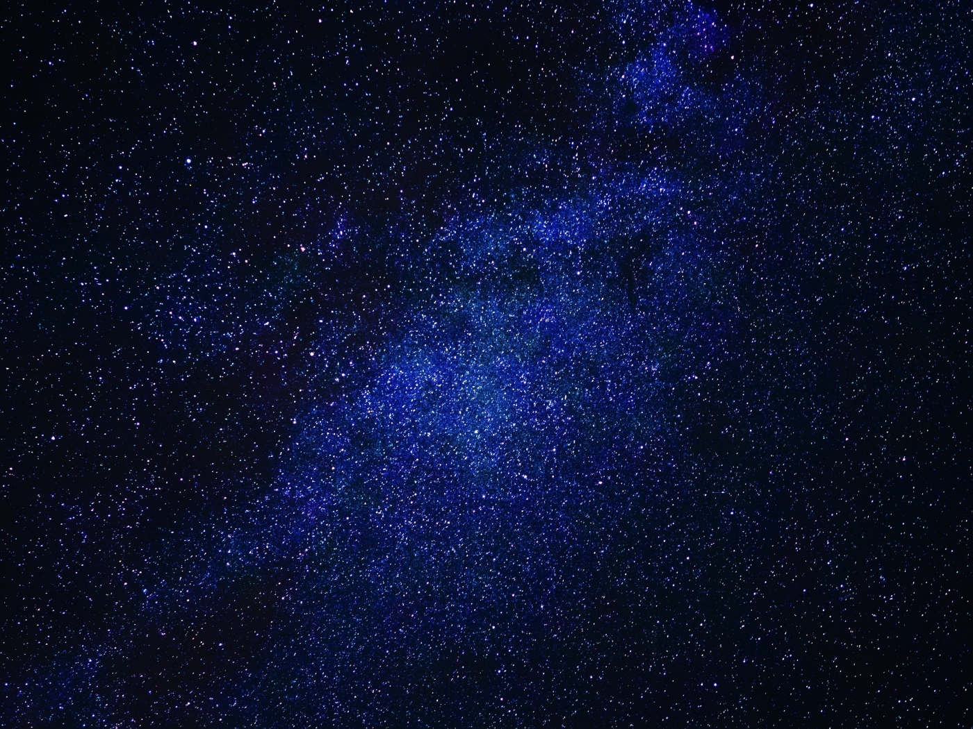 Яркие звезды в темном ночном небе