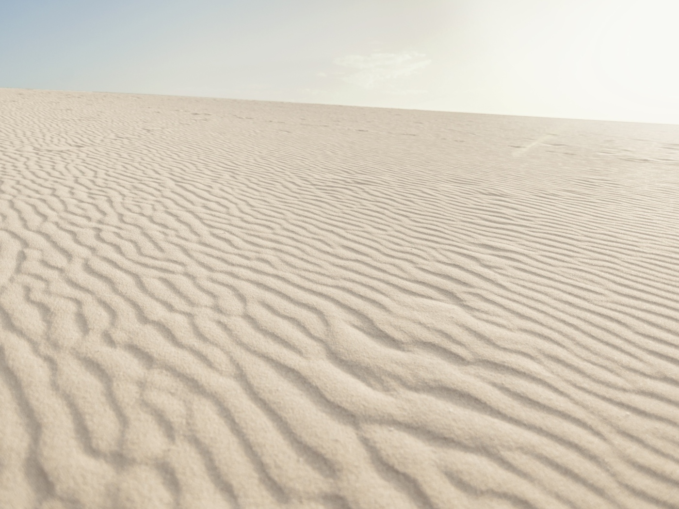 Волны на горячем песке в пустыне