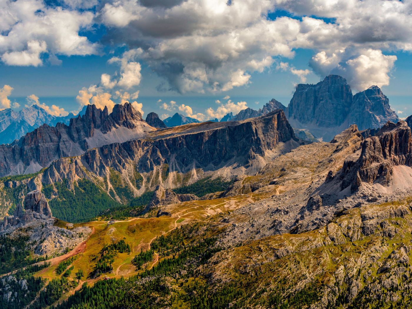 Красивые облака над итальянскими Альпами
