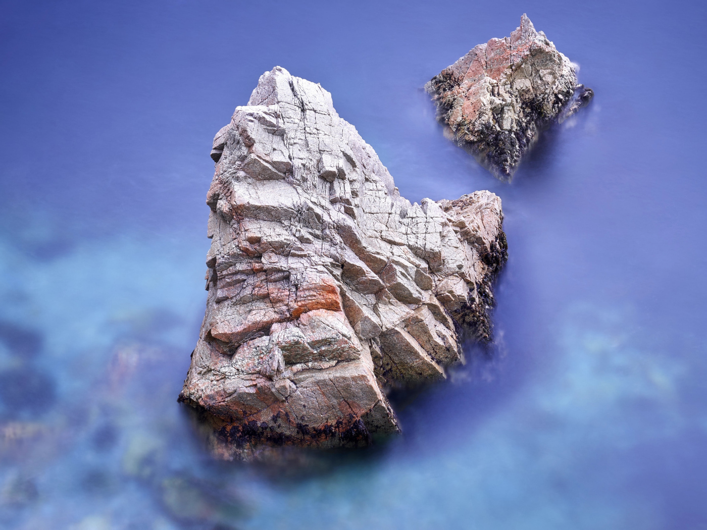 Вершины гор в облаках вид сверху