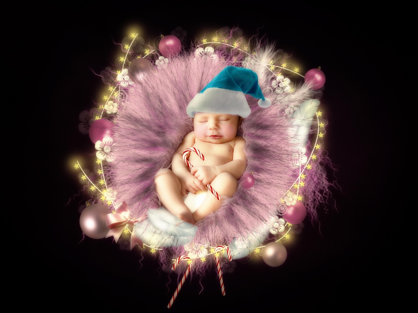 Красивый новорожденный ребенок в колыбели на черном фоне