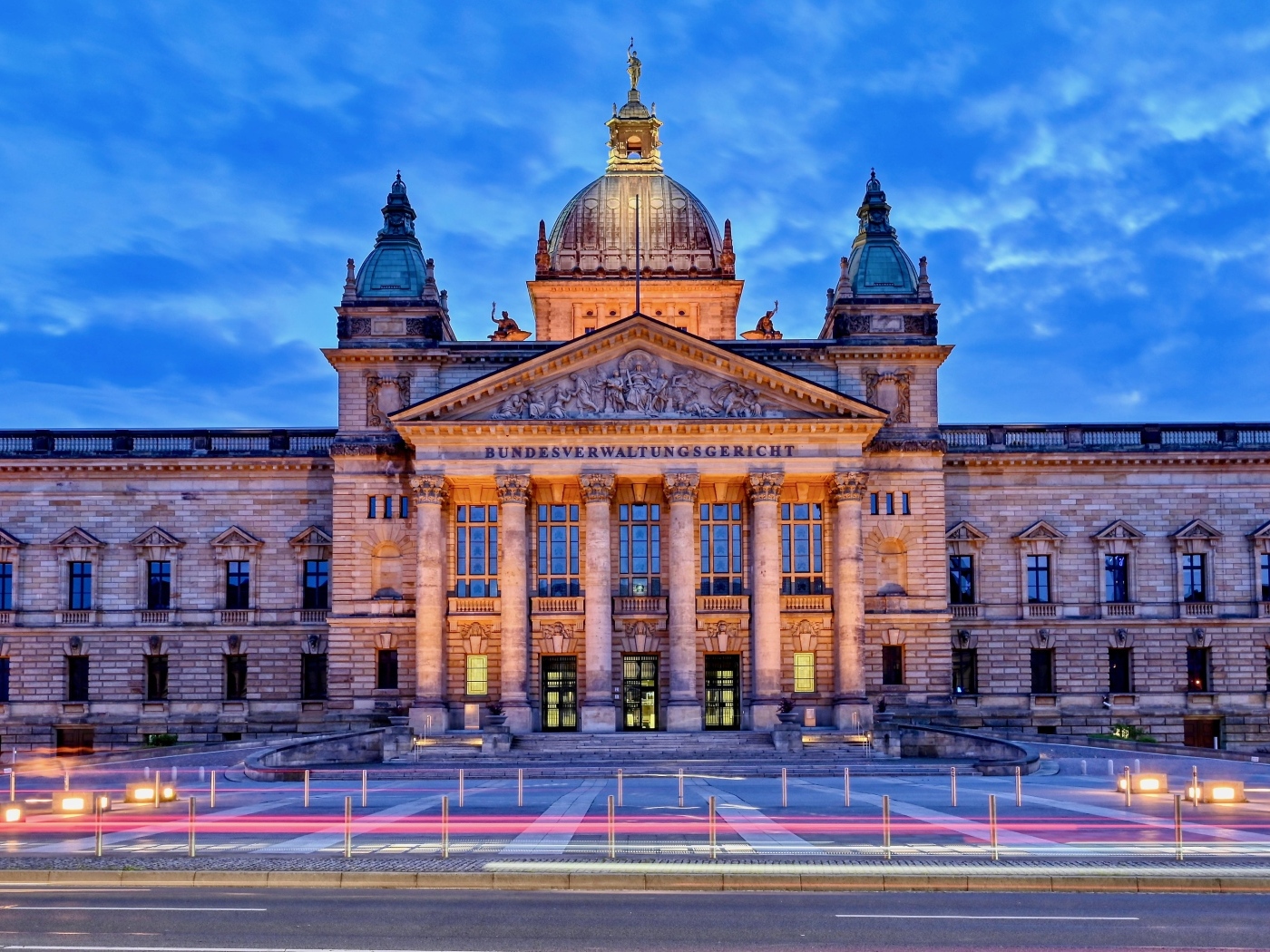 Большое старинное здание Лейпциг 