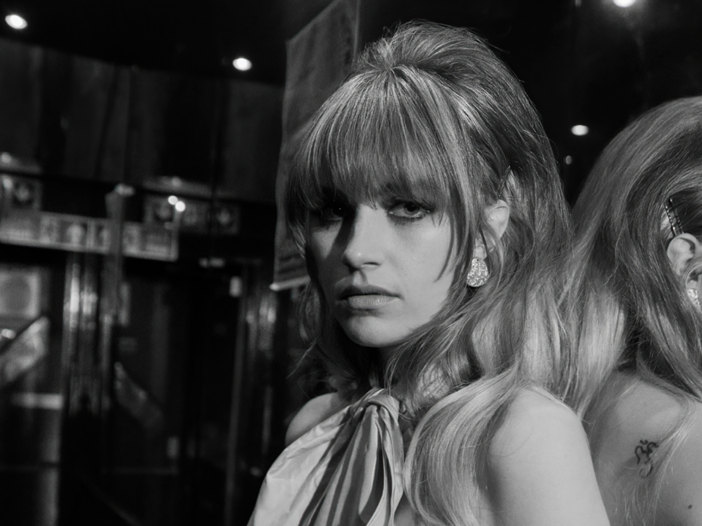 Актриса Нелл Тайгер Фри черно -белое фото