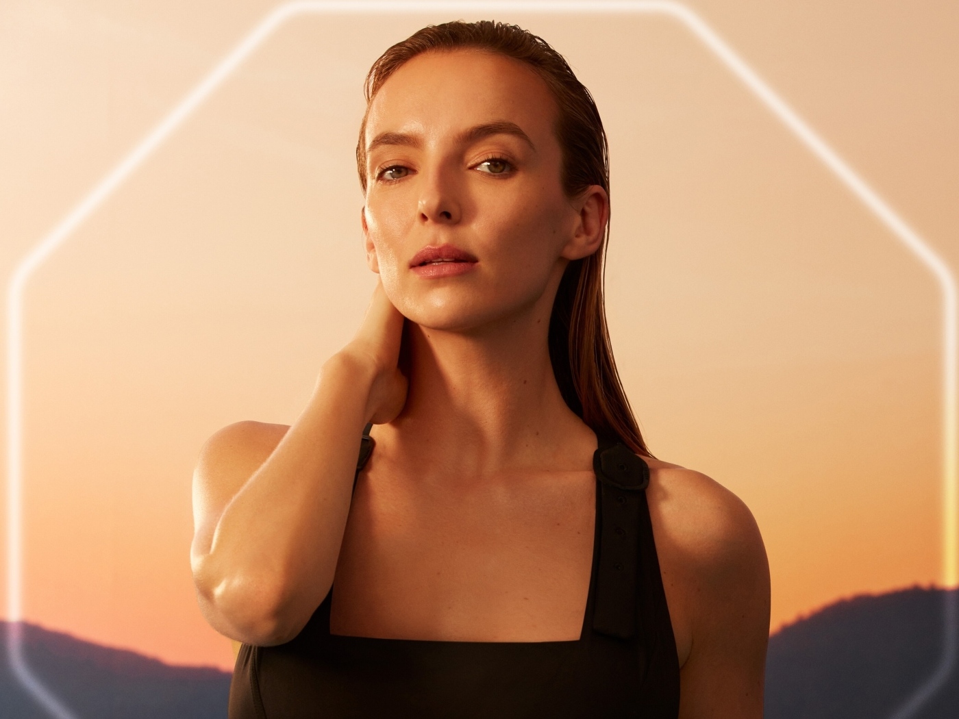 Красивая женщина актриса Джоди Комер