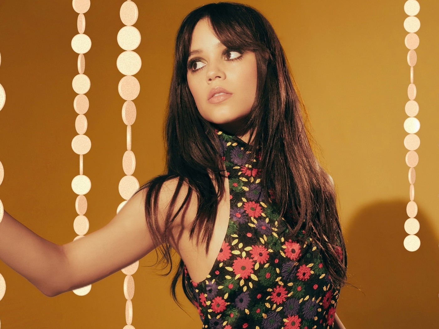 Яркая девушка актриса Дженна Ортега