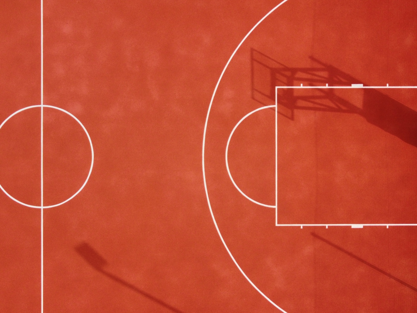 Вид сверху на баскетбольное поле
