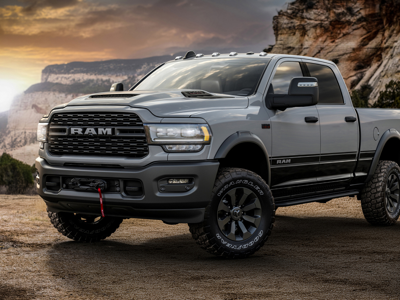 Пикап Ram 2500 Power Wagon Crew Cab Lunar 2024 года в горах