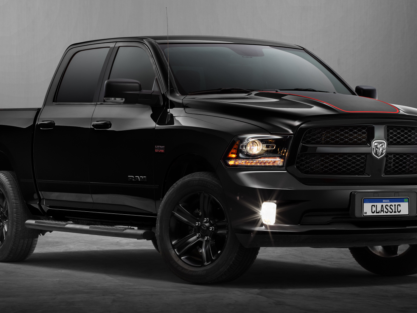 Черный пикап Ram Classic RT Crew Cab 2024  года