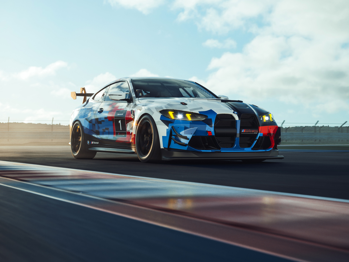 Гоночный автомобиль BMW M4 GT4 EVO  