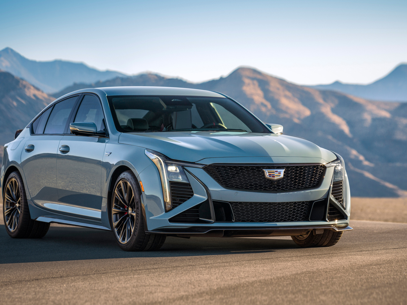 Автомобиль Cadillac CT5-V Blackwing 2025 года