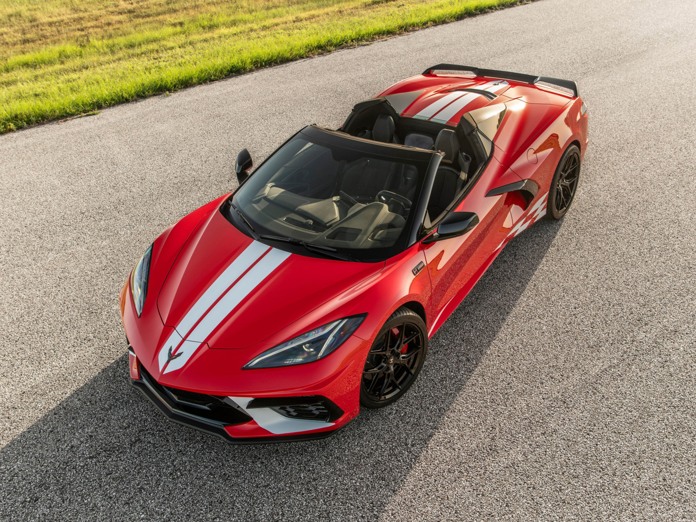 Быстрый спортивный автомобиль Chevrolet Corvette Stingray H700 Convertible 2024  года